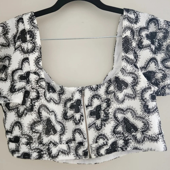 NWOT BCBGMaxAzria | Floral Embroidered Crop Top - Size L - Picture 8 of 11